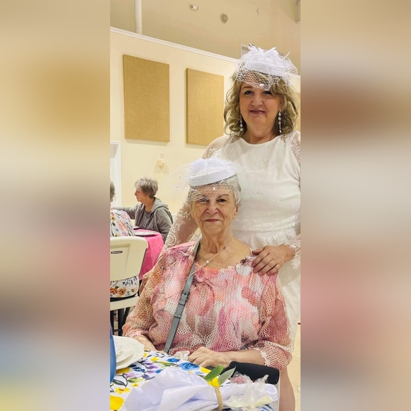 Meet your Posher, Felicia - Picture 2 of 3